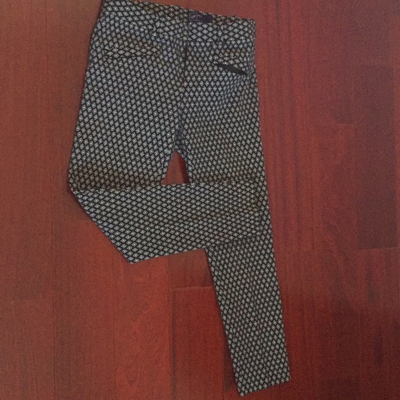 🎉 HP ⭐️Firm Price ⭐️ NWOT  Skinny Pointe Pant - Picture 3 of 5